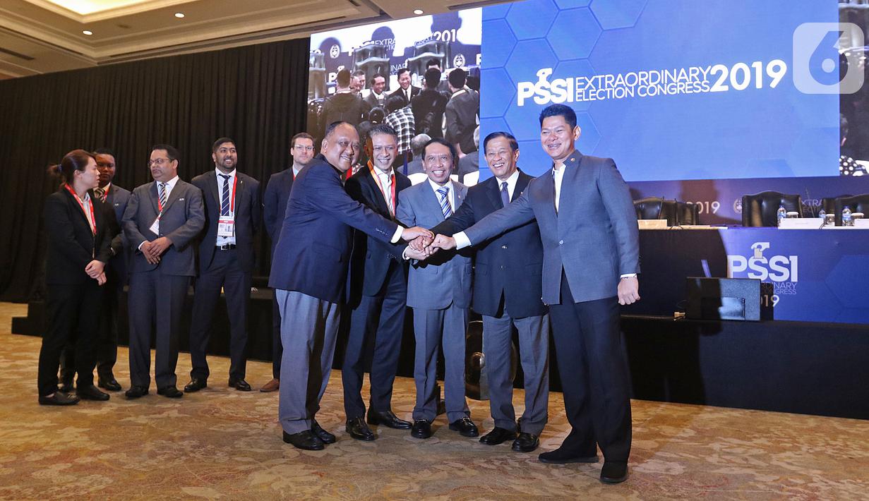 Menpora Zainudin Amali didampingi Ketua Komite Olimpiade Indonesia (KOI) Raja Sapta Oktohari, dan Komite Olahraga Nasional Indonesia (KONI) Marciano Norman seusai membuka Kongres Luar Biasa (KLB) Pemilihan PSSI di Hotel Shangri-La, Jakarta, Sabtu (2/11/2019).(Liputan6.com/Herman Zakharia)