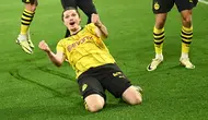 Gelandang Borussia Dortmund #20 Marcel Sabitzer merayakan gol keempat timnya yang dicetak ke gawang Atletico Madrid pada leg kedua perempat final Liga Champions 2023/2024 di Signal Iduna Park, Rabu (17/4/2024) dini hari WIB. (INA FASSBENDER / AFP)