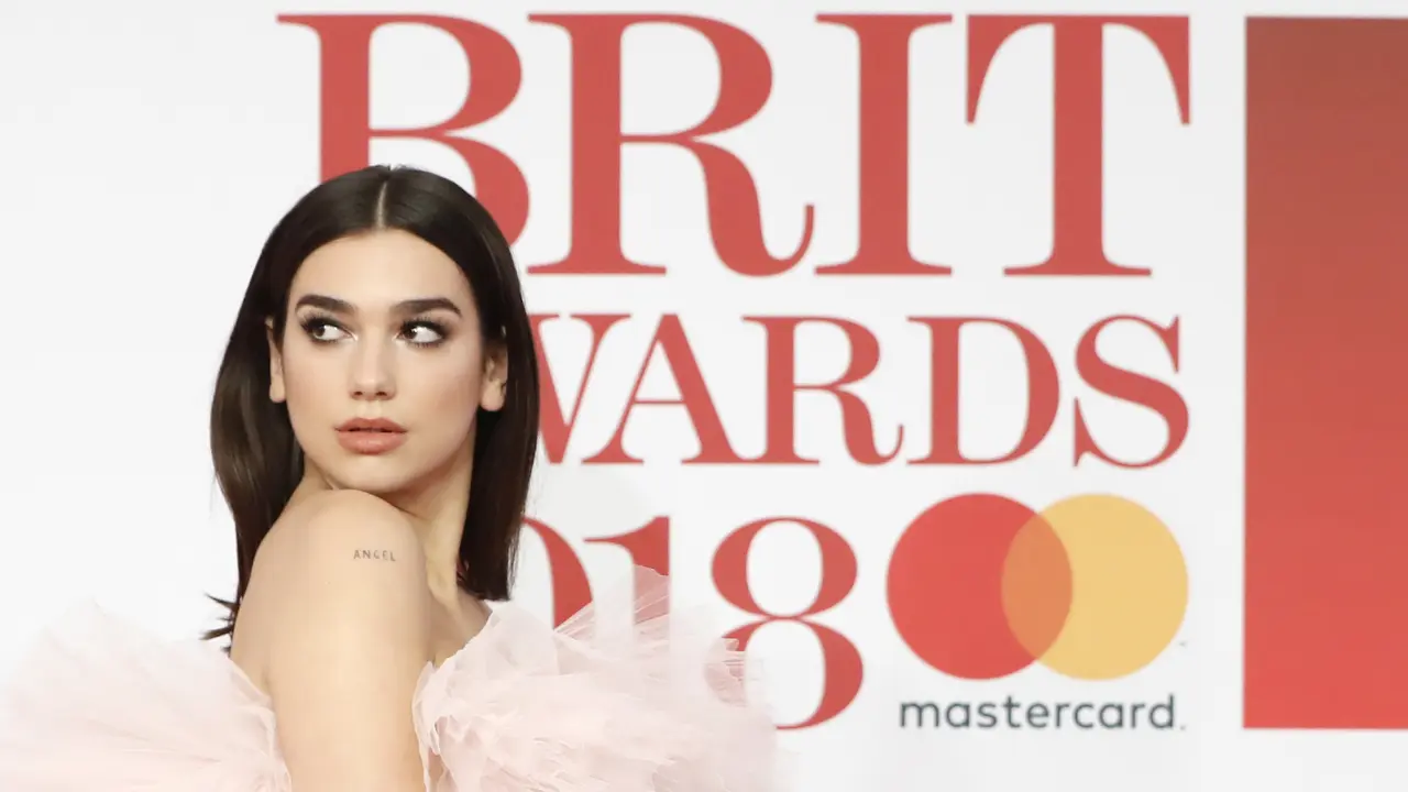 [Bintang] 5 Fakta Kemenangan Dua Lipa di Brit Awards 2018