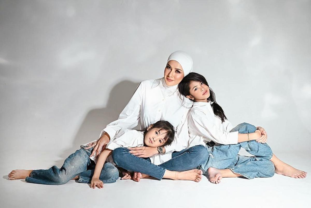 7 Potret Adreena Anak Bungsu Olla Ramlan yang Ultah ke-7, Makin Cantik