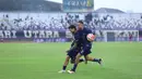 Pemain Persita Tangerang, Rayco Rodriguez (kiri) bersama Pablo Ganet melakukan selebrasi setelah mencetak gol ke gawang PSBS Biak dalam laga BRI Super League 2025/2026 di Indomilk Arena, Tangerang, Banten, Senin (16/02/2026). (Bola.com/M Iqbal Ichsan)
