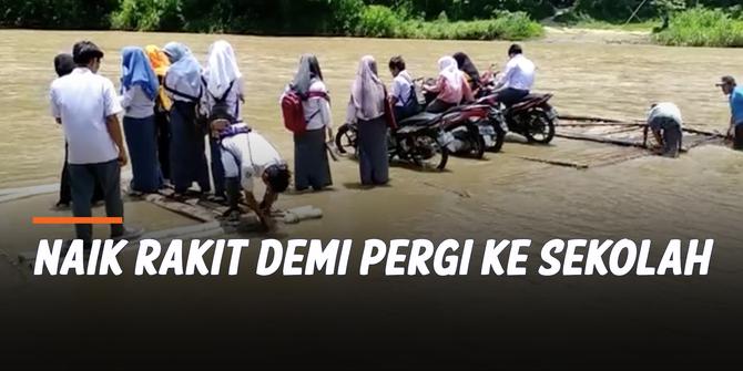 VIDEO: Miris, Demi ke Sekolah Siswa Naik Rakit Seberangi Sungai