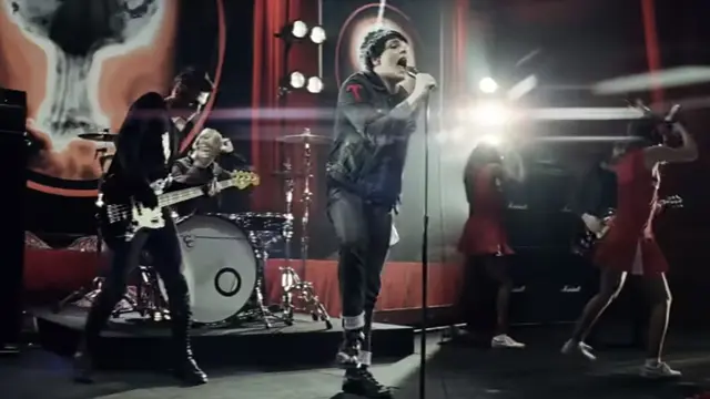 My Chemical Romance (MCR) di MV "Teenagers."