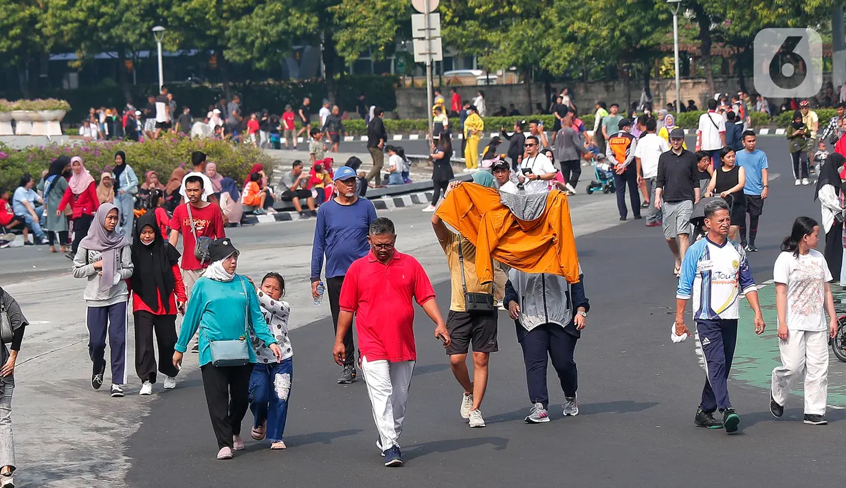 Indonesia memasuki era endemi Covid-19, kini masyarakat indonesia mulai beraktivitas tanpa mengenaka masker. (Liputan6.com/Angga Yuniar)