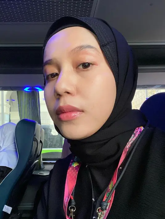 <p>Ia pun beberapa kali mengunggah potret dirinya. Wajah glowing Nadya Arifta juga sempat menjadi sorotan. Banyak yang memujinya cantik meski dengan makeup tipis. (FOTO: instagram.com/nadrifta)</p>