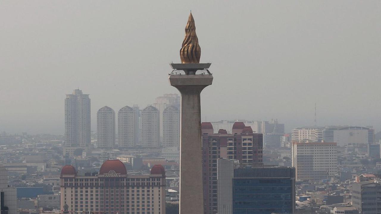 Kepala Dinas Lingkungan Hidup (DLH) DKI Jakarta Asep Kuswanto mengatakan Teknologi Modifikasi Cuaca (TMC) untuk menekan polusi udara belum dapat dilakukan di wilayah DKI Jakarta hingga akhir Agustus 2023. Kondisi itu disebabkan tidak adanya awan di langit