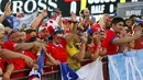 Suporter Chile memberikan dukungan kepada timnya saat melawan Bolivia pada babak penyisihan grup Copa America Centenario 2016 di Stadion Gillette, Foxborough, AS, Sabtu (11/6/2016) WIB. (Mandatory Credit: Winslow Townson-USA TODAY Sports)