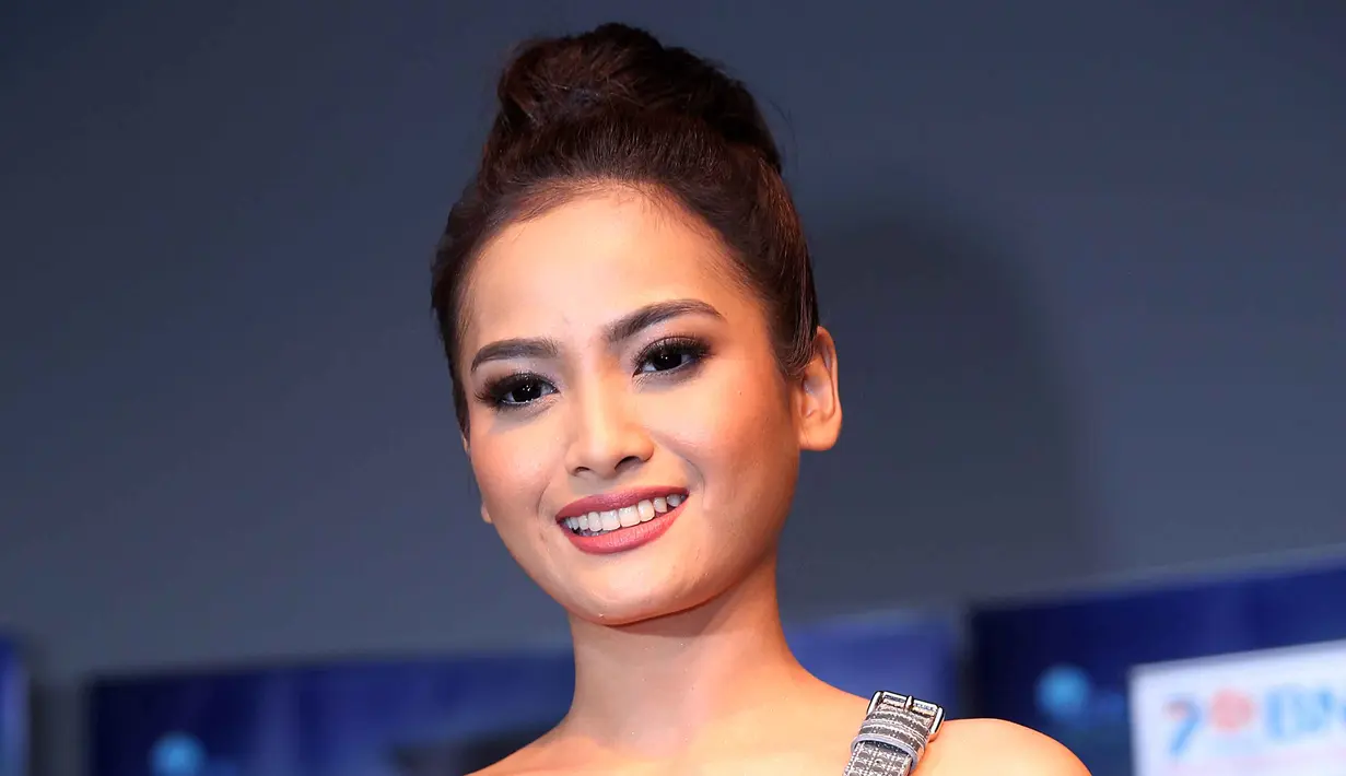 "Gimana kita tunjukan identitas kalau kita enggak punya pendidikan. Ilmu itu penting, iqro itu penting. Semua yang hidup mereka harus raih ilmu," tutur Acha. (Nurwahyunan/Bintang.com)