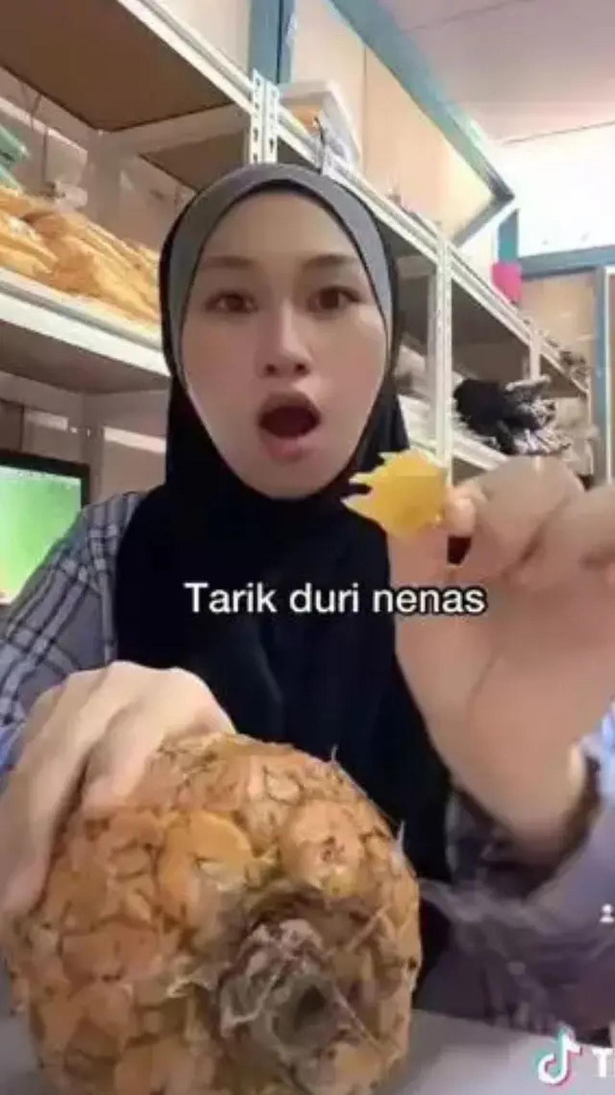 Cara Mengupas Nanas Tanpa Pisau yang Viral di TikTok, Praktis dan Mudah
