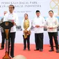 Presiden Joko Widodo atau Jokowi memberi sambutan saat meresmikan Halal Park di Kompleks Gelora Bung Karno (GBK), Senayan, Jakarta, Selasa (16/4). Jokowi mengungkapkan, Halal Park nantinya akan memiliki luas 21 ribu meter persegi. (Liputan6.com/Angga Yuniar)