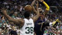 Kyrie Irving pimpin Cavaliers saat melawan Boston Celtics, pada babak Final NBA wilayah timur, Rabu (17/5/2017) (AP Photo/Charles Krupa)