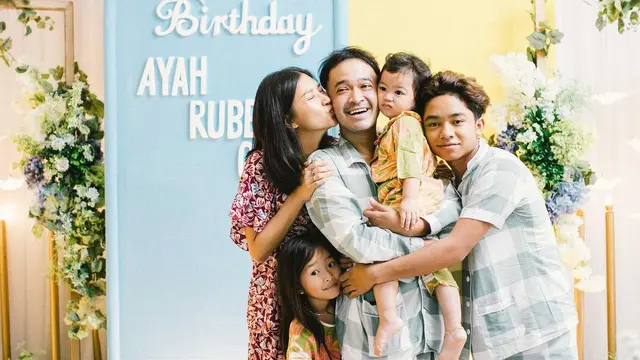 Genap Berusia 38 Tahun, Ini 6 Potret Transformasi Ruben Onsu Sejak Awal Karier
