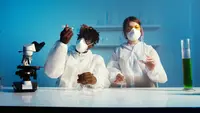 Ilustrasi sains. (Foto oleh Artem Podrez: https://www.pexels.com/id-id/foto/pria-laki-laki-lelaki-orang-orang-5726787/)