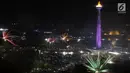 Kembang api menyala menyambut pergantian tahun 2018 ke 2019 di kawasan Monumen Nasional, Jakarta, Selasa (1/1). Ribuan orang merayakan malam pergantian tahun di halaman Monumen Nasional, Jakarta. (Liputan6.com/Helmi Fithriansyah)