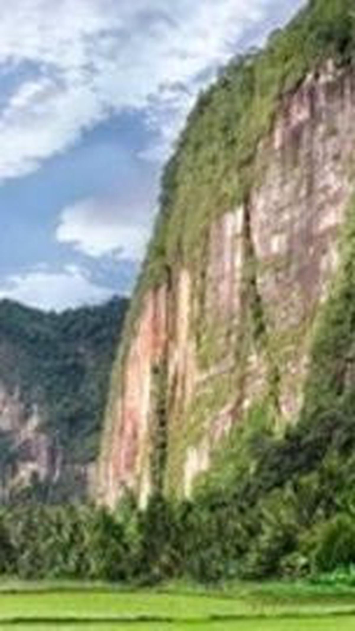 <b>7. Lembah Harau Limapuluh Kota</b>