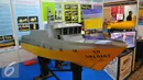 Sebuah miniatur kapal patroli dipajang saat pameran Maritec Indonesia 2016 di Jakarta International Expo, Jakarta, Rabu (23/11). Marintec Indonesia 2016 merupakan pameran industri perkapalan, pelabuhan dan lepas pantai. (Liputan6.com/Angga Yuniar)