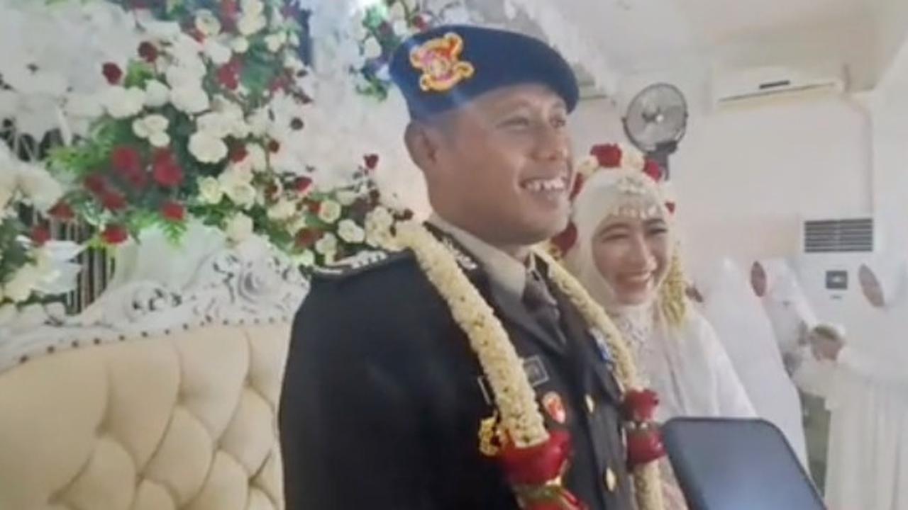 Cinta Bersemi di Masjid, Plt Bupati Nyai Eva Menikah dengan Anggota Brimob Lebih Muda 10 Tahun