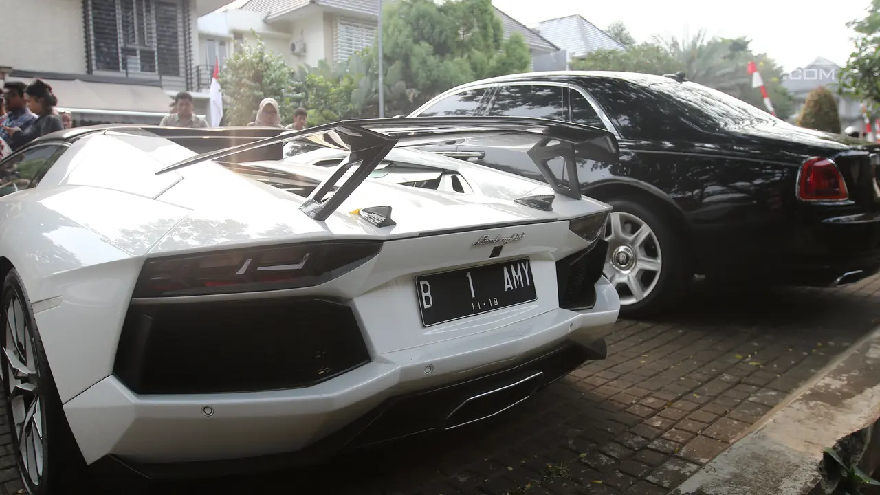 Mobil Mewah Raffi Ahmad