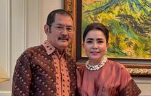 Pesona Mayangsari Bersinar di Makan Malam Keluarga, Elegan Bersama Suami
