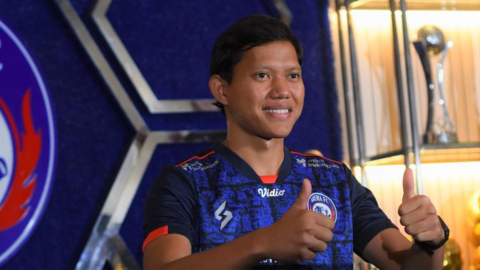 Gelandang anyar Arema FC, Adam Alis. (Bola.com/Iwan Setiawan)