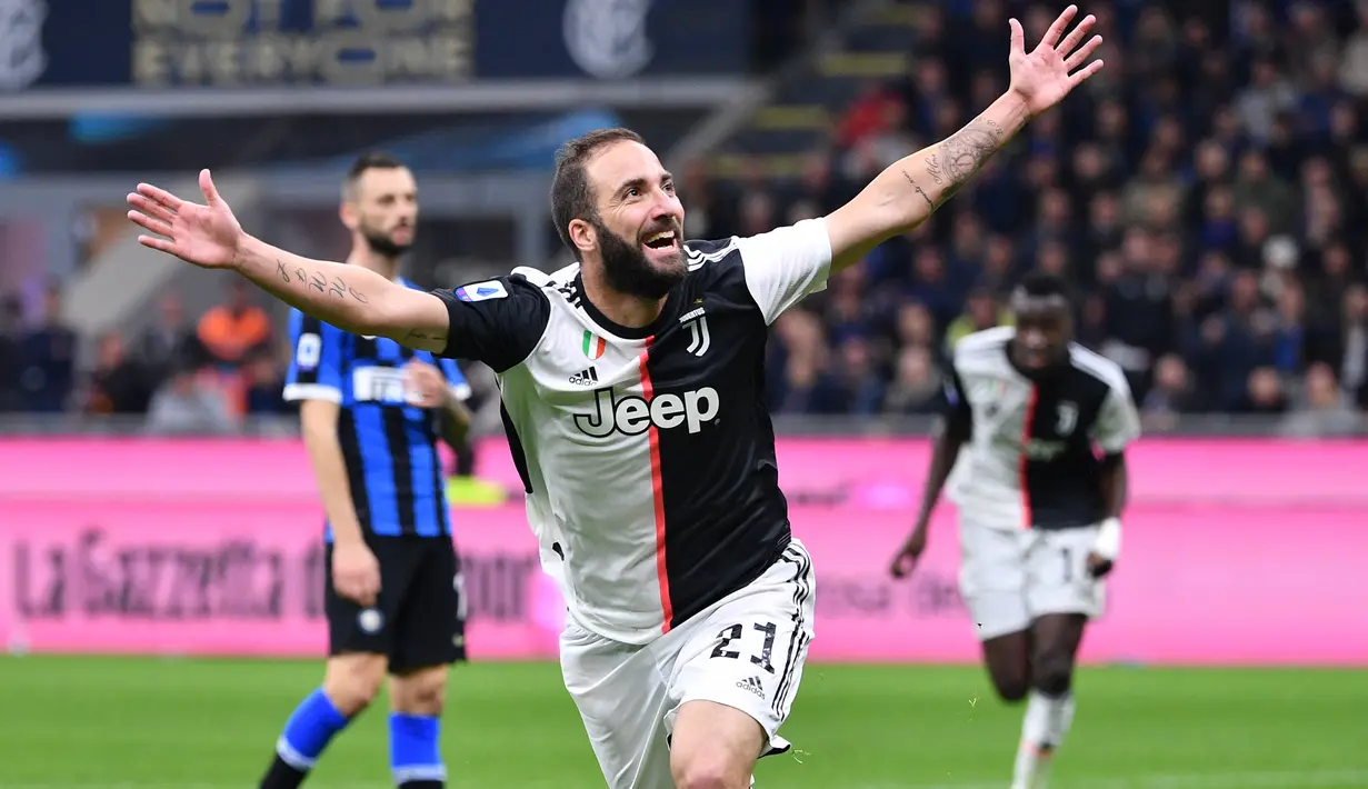 Gonzalo Higuain. Striker Argentina berusia 34 tahun yang kini memasuki musim ketiga memperkuat Inter Miami di MLS ini pernah berseragam Juventus selama 3 musim mulai 2016/2017 hingga 2019/2020. Total ia mencetak 66 gol dan 16 assist di semua ajang kompetisi. (AFP/Alberto Pizzoli)