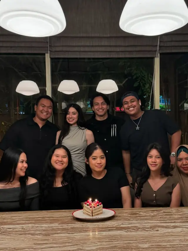 Jefri Nichol dan Ameera Khan pamer momen ulang tahun. (credit: instagram.com/jefrinichol)