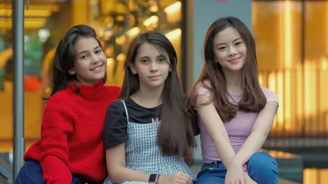 Dekat Sejak Kecil, Ini 6 Potret Persahabatan Sandrinna Michelle dan Clarice Cutie