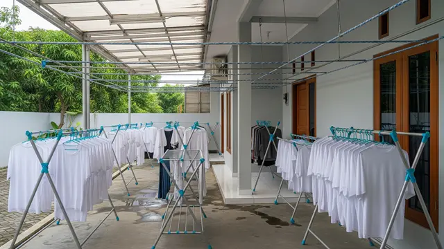 Ide Tempat Jemur Cepat Kering Meski Minim Sinar Matahari/Foto: AI Generated