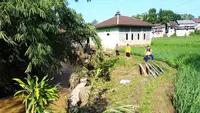 Tanah Bergerak di Jampangtengah Sukabumi Ancam Rumah Warga, Satu Keluarga Mengungsi
