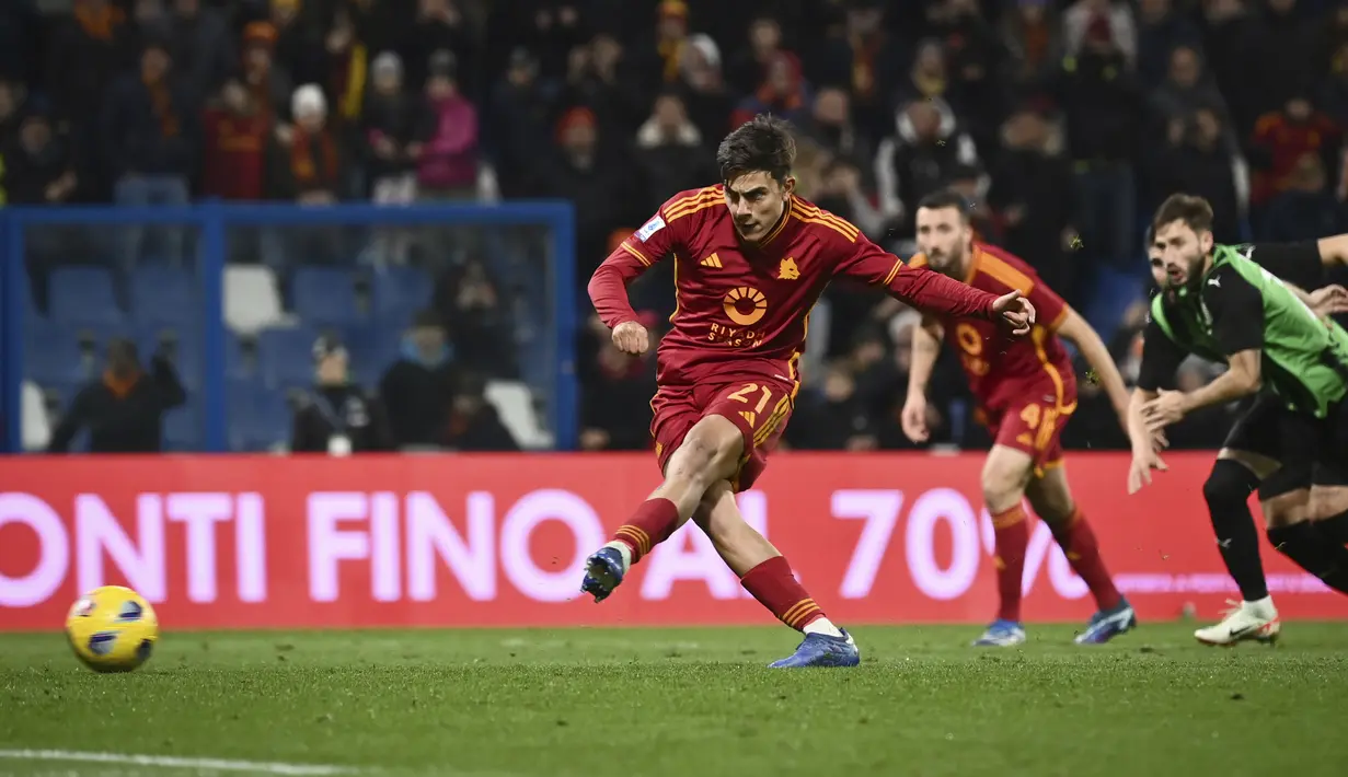 Roma sempat kesulitan dan baru bisa mencetak dua gol balasan di 15 menit akhir babak kedua lewat  Paulo Dybala (76') dan Rasmus Kristensen (82'). (Massimo Paolone /LaPresse via AP)