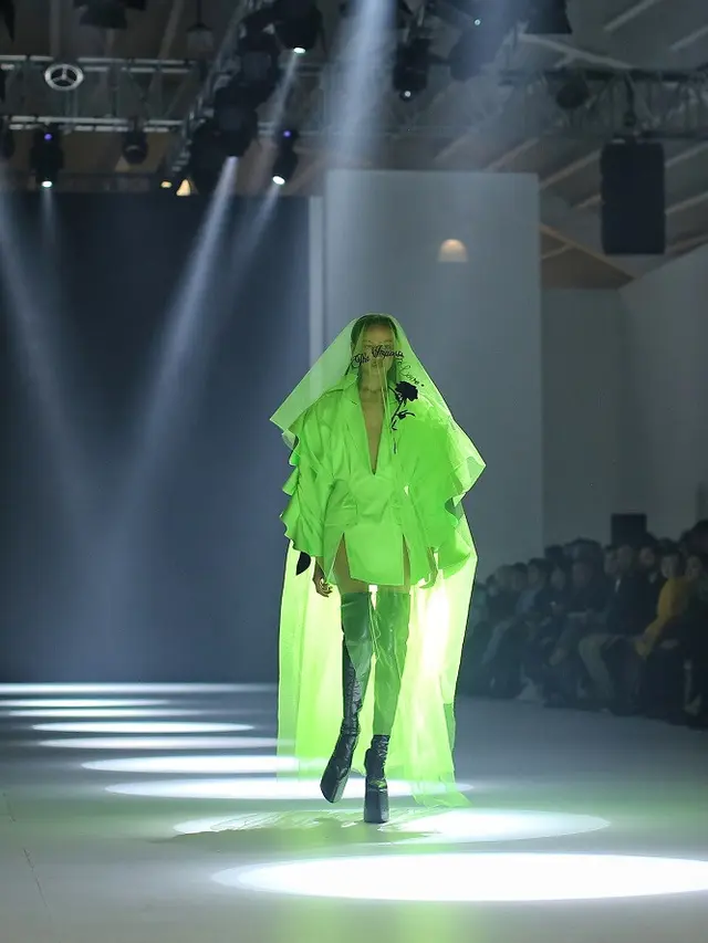 Harry Halim Tampilkan Koleksi Punk Couture yang Mendobrak Batasan Gender di Jakarta Fashion Week 2023