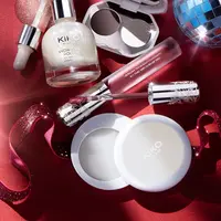 Rangkaian koleksi sambut musim liburan yang terinspirasi dari keindahan gunung Alpine.