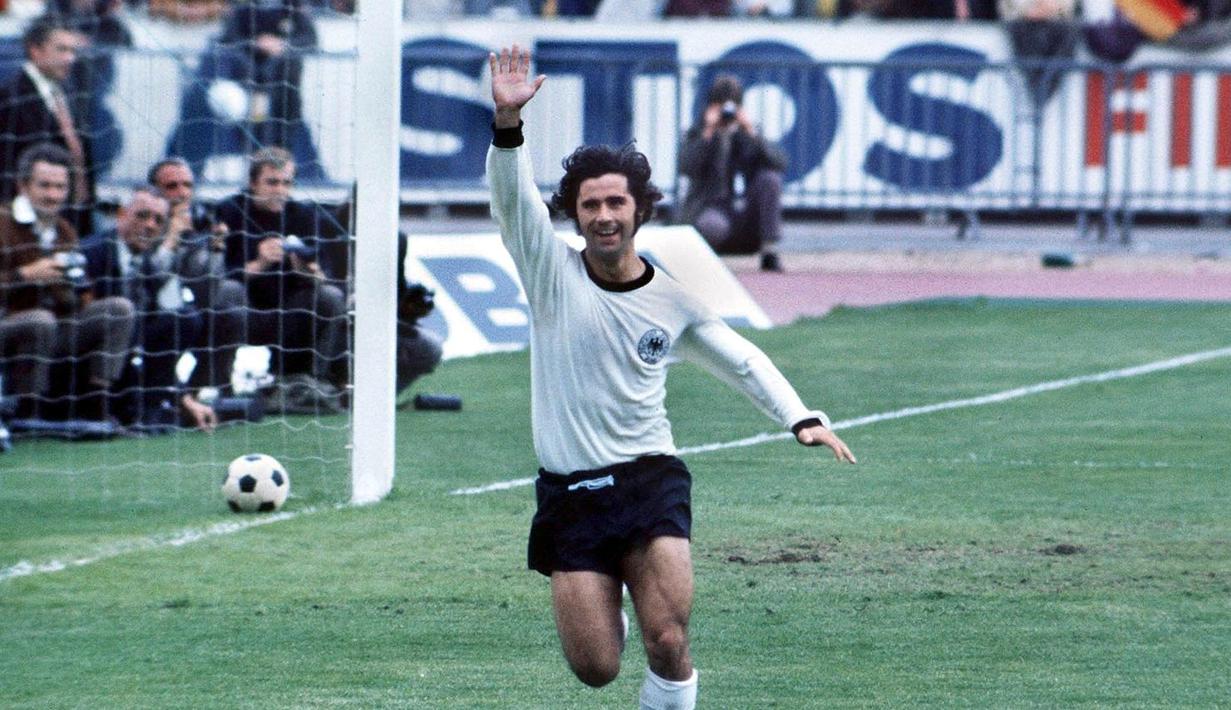 Empat gol Gerd Muller membantu Jerman Barat menjuarai Piala Eropa 1972 dan raihan sepatu emas baginya. Gerd Muller menjadi salah satu striker terproduktif Jerman Barat yang mencetak 68 gol dalam 62 pertandingan timnas. (www.squawka.com)