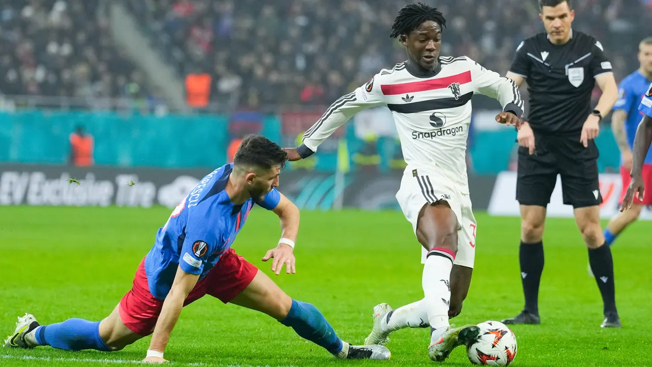 Foto: Kobbie Mainoo Bayar Tunai Kepercayaan Amorim, Manchester United Gulung FCSB di Liga Europa