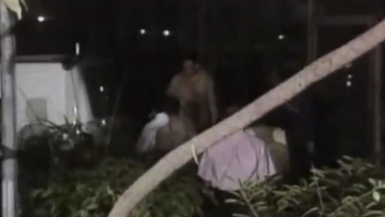 Dijemput dan Dibawa ke Rumah Sakit Pakai Ambulans