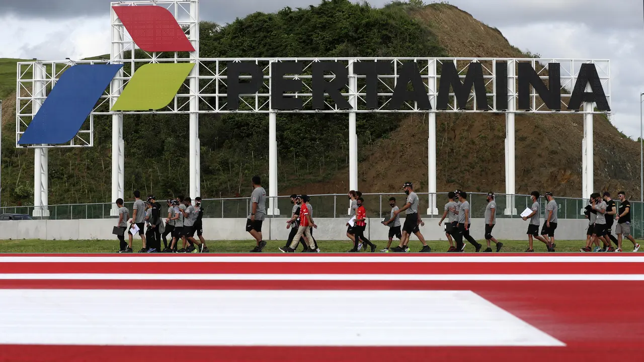 Foto: Jelang World Superbike Mandalika, Dari Santai di Pinggir Sirkuit Hingga Motor Mogok