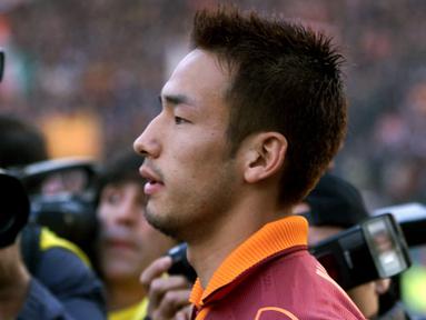 Sebuah kebanggaan tentunya bagi pesepak bola Asia yang mampu meniti karier di Eropa bersama klub-klub elite Eropa, seperti di Liga Italia. Tercatat, 5 pemain berikut pernah dan ada pula yang masih memperkuat klub-klub elite di Liga Italia. Siapa saja? Yuk disimak uraiannya. (AFP/Gabriel Bouys)