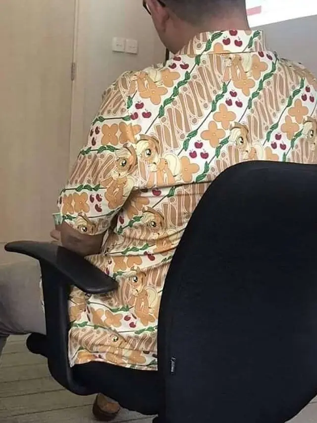 6 Motif Baju Ini Nyeleneh Banget, Bikin Geleng Kepala