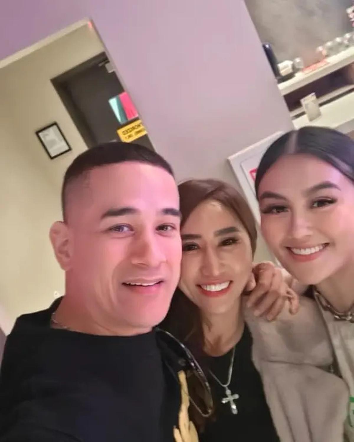 6 Potret Agnez Mo Rayakan Tahun Baru di Las Vegas, Reuni Bareng Okan Kornelius