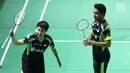 Ganda campuran Indonesia, Tontowi Ahmad/Liliyana Natsir usai mengalahkan Tan Kian Meng/Lai Pei Jing (Malaysia) di babak pertama Indonesia Open 2018 di Istora GBK, Jakarta, Selasa (3/7). Tontowi/Liliyana unggul dua set. (Liputan6.com/Helmi Fithriansyah)