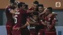 Gelandang Borneo FC, M. Sihran H. Amarullah (90) merayakan gol pertama tim bersama rekannya dalam laga pekan pertama BRI Liga 1 2021/2022 melawan Persebaya Surabaya di Stadion Wibawa Mukti, Cikarang, Sabtu (4/9/2021). Borneo FC menang 3-1 atas Persebaya Surabaya. (Bola.com/Bagaskara Lazuardi)