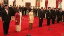 Sebanyak tujuh anggota Dewan Kehormatan Penyelenggara Pemilu (DKPP) periode 2017-2022 menghadiri acara pelantikan di Istana Negara, Jakarta, Senin (12/6). Pelantikan dipimpin langsung oleh Presiden Joko Widodo (Jokowi). (Liputan6.com/Angga Yuniar)