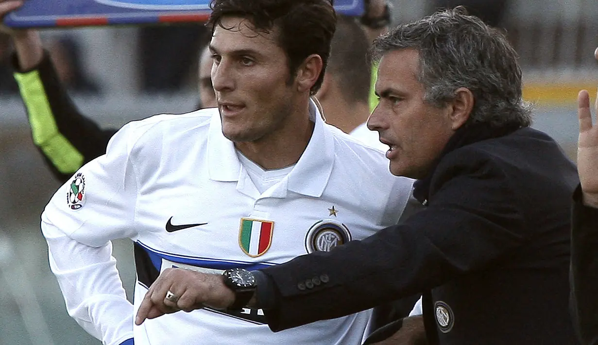 Tidak ada keraguan tentang seberapa besar legenda Javier Zanetti bagi Inter Milan. Dipadukan dengan mentalitas kemenangan Mourinho, ia mampu menyabet treble kontinental bersejarah di musim 2009-10. Zanetti tampil sebanyak 106 kali di bawah asuhan Mourinho. (AFP/Fabio Muzzi)