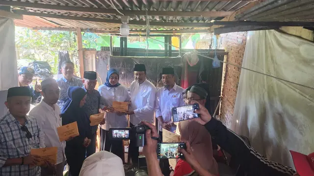 Gus Ipul Melayat ke Rumah Ojol Rusdamdiansyah di Makassar