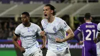Striker muda Inter Milan, Francesco Pio Esposito merayakan golnya ke gawang Fiorentina, Senin (23/3/2026) (Marco Bucco/LaPresse via AP)