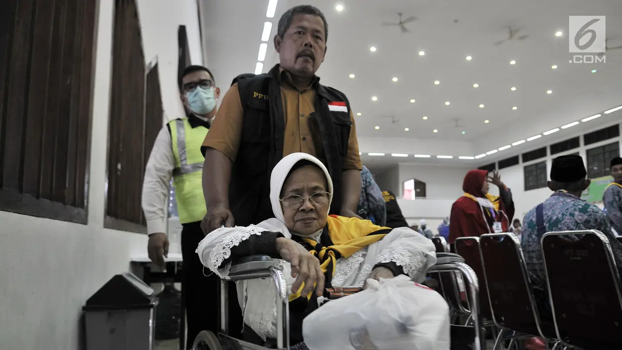 Ratusan Jemaah Haji Kloter 2 Tiba di Tanah Air