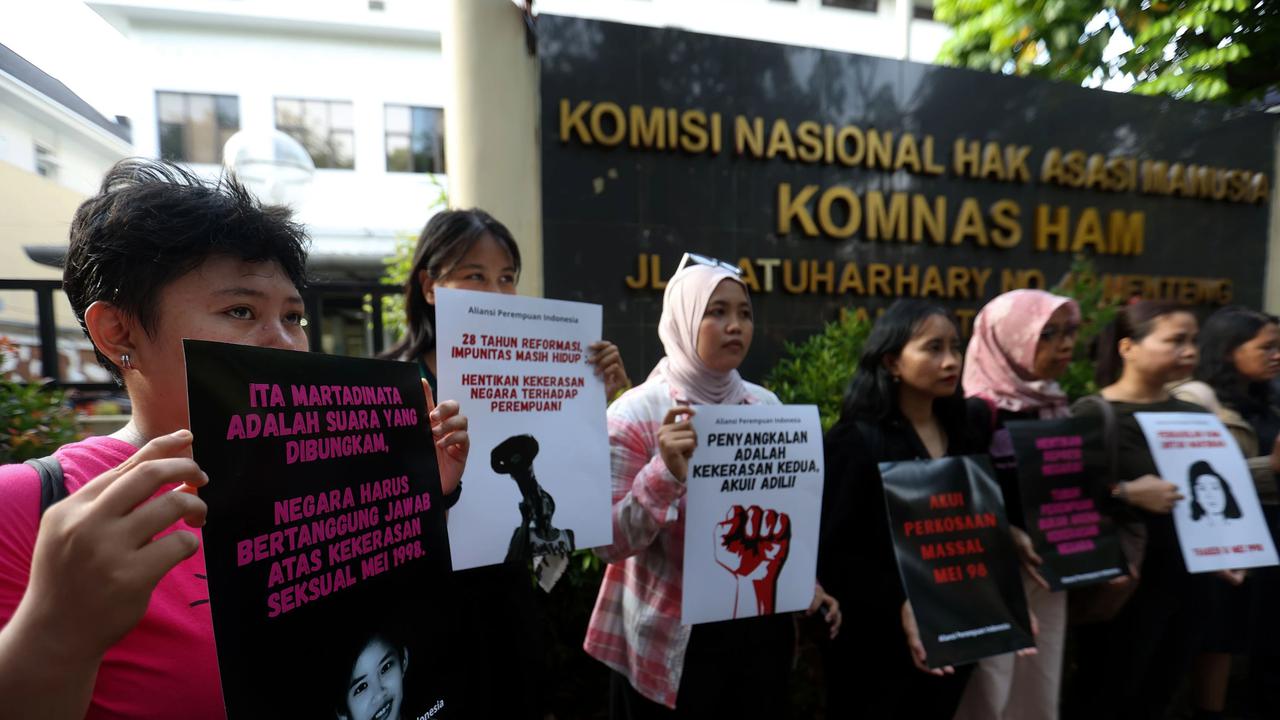 FOTO: Demo API Gaungkan Perlindungan Hak Perempuan di Komnas HAM