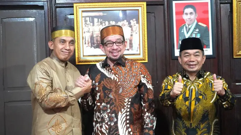 Ketua Majelis Syura PKS Dr Salim Segaf Aljufri dalam Program Dr Salim Menyapa Indonesia di Provinsi Sulawesi Selatan melakukan silaturahmi dengan Pangdam XIV/Hasanuddin Mayjen TNI Andi Muhammad.