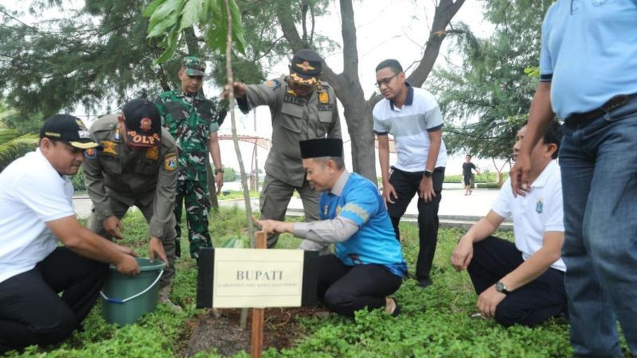 Bupati Ajak Warga Tingkatkan Kebersihan Pesisir Kepulauan Seribu, Dorong Pariwisata dan Kualitas Hidup