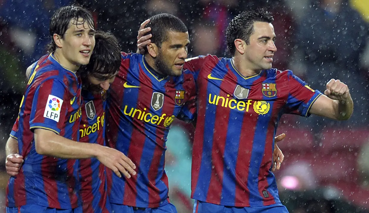 Xavi Hernandez ditunjuk untuk memperbaiki performa Barcelona menggantikan Ronald Koeman. Karena tak terlalu senang dengan personel yang dimiliki, Xavi akhirnya merekrut rekan setim andalannya yaitu Dani Alves. Sejauh ini, Alves telah menyumbang dua assist dalam empat penampilannya. (AFP/Lluis Gene)
